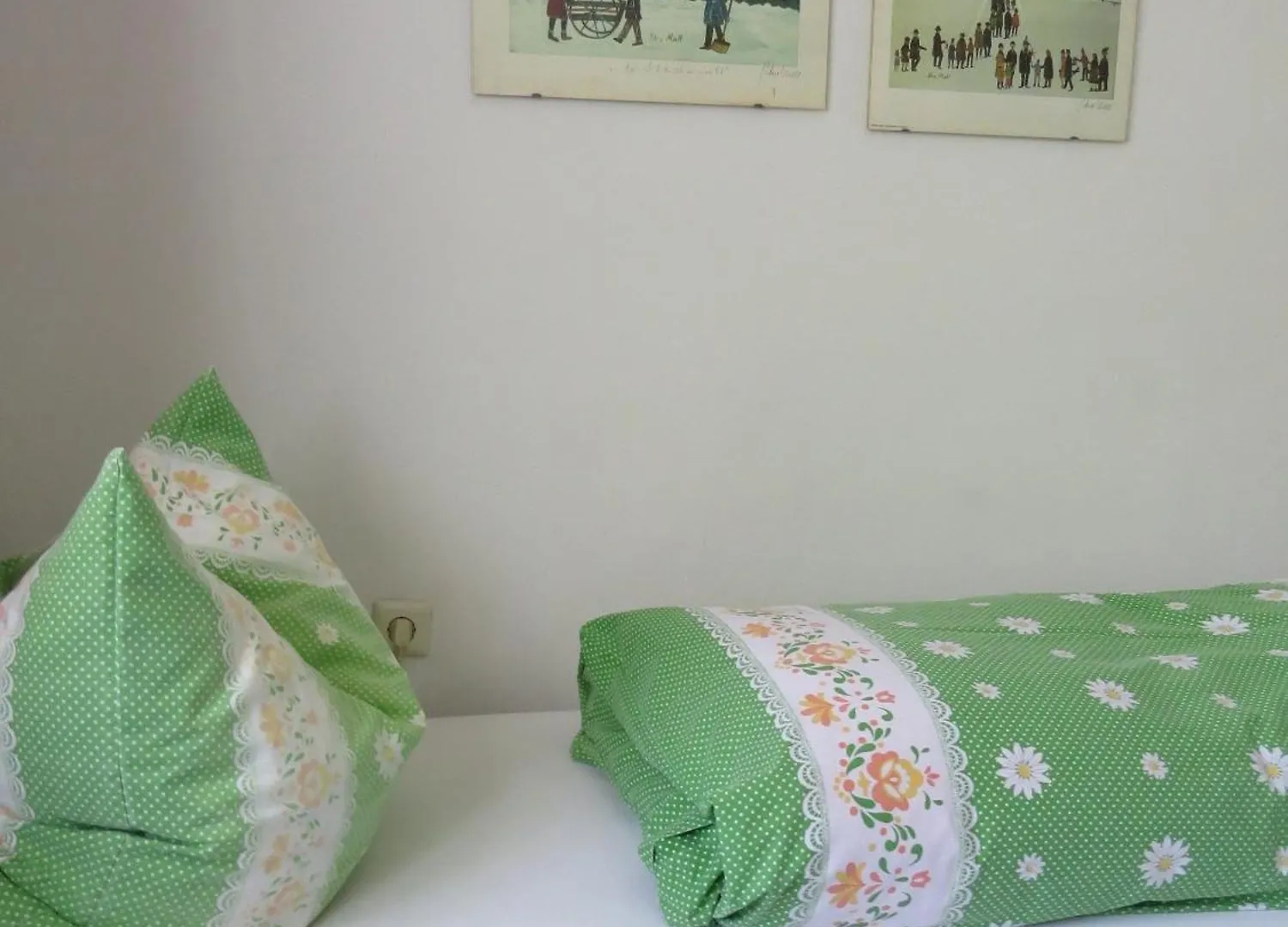 Guest house Gaestehaus Huber - Traditional Sixties Hostel Feichten