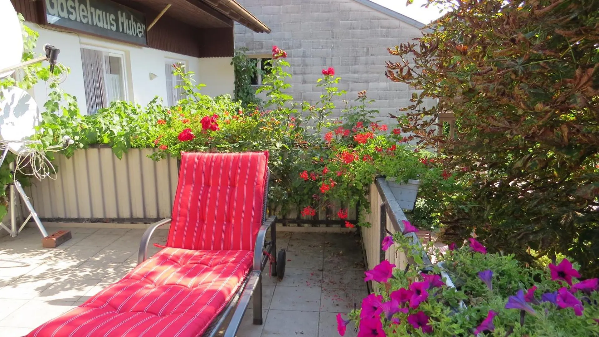 *** Guest house Gaestehaus Huber - Traditional Sixties Hostel Feichten Germany