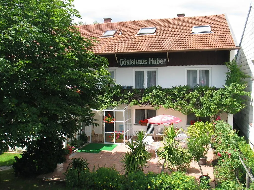 Gaestehaus Huber - Traditional Sixties Hostel Feichten