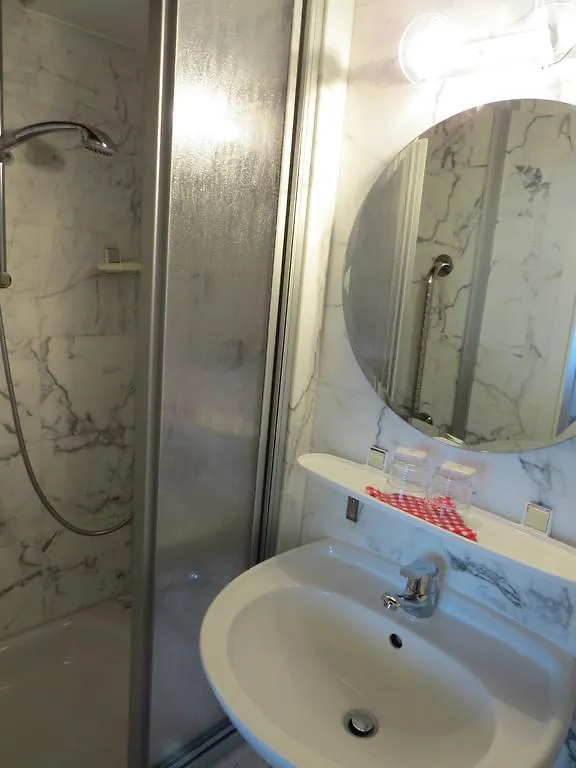 Gaestehaus Huber - Traditional Sixties Hostel Feichten Germany