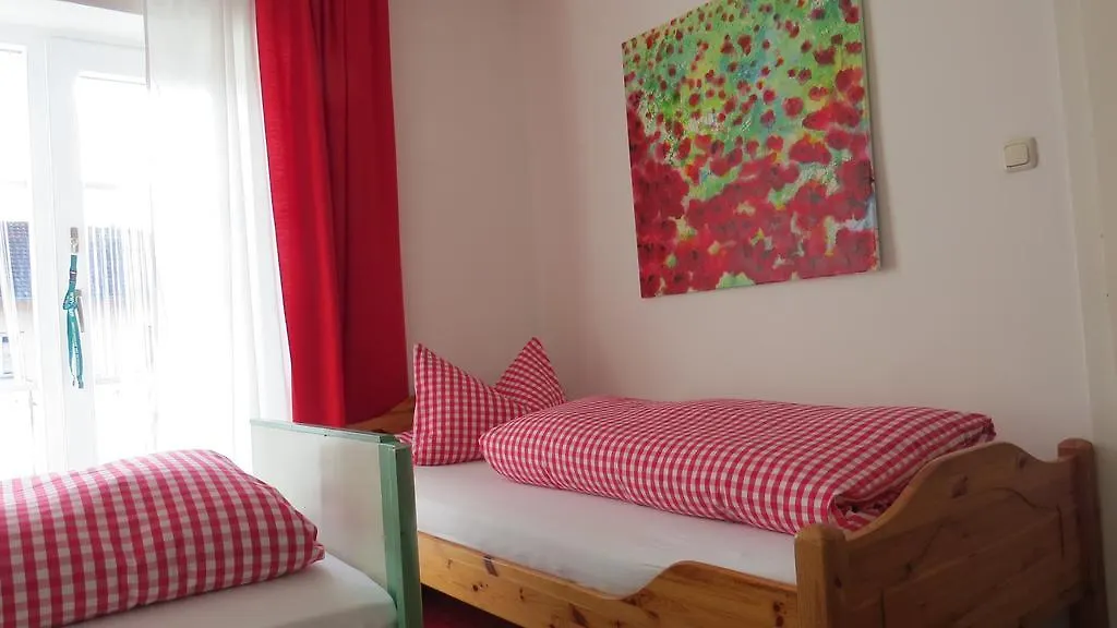 Gaestehaus Huber - Traditional Sixties Hostel Feichten