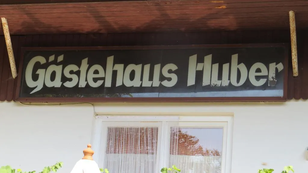 Gaestehaus Huber - Traditional Sixties Hostel Feichten