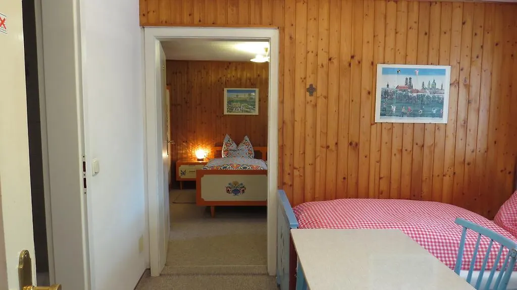 Gaestehaus Huber - Traditional Sixties Hostel Feichten Germany